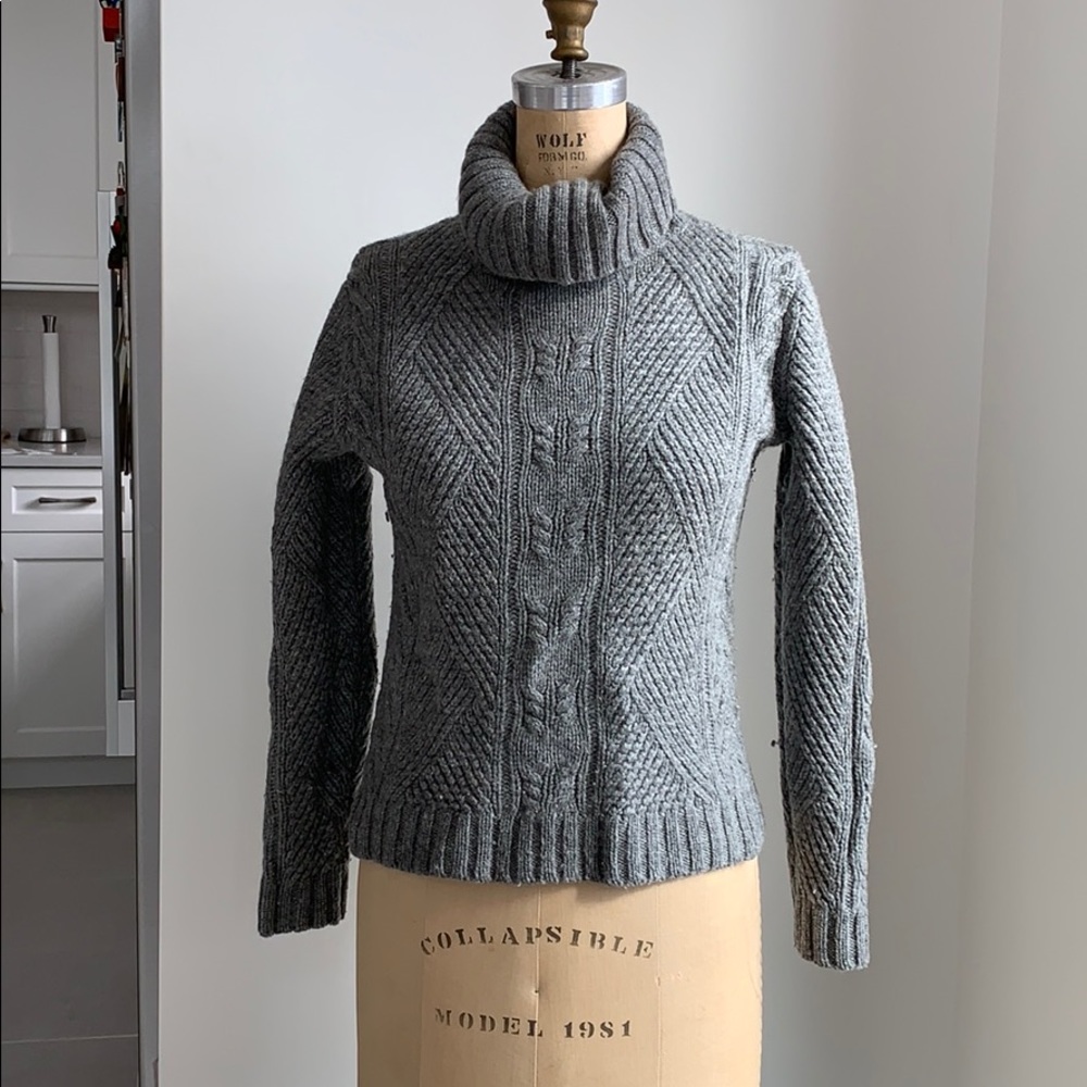 Ladies lightweight chunky turtleneck pullover